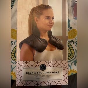 Gray Neck and Shoulder Wrap